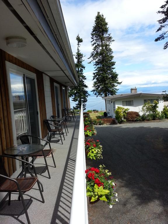 Edgewater Motel *