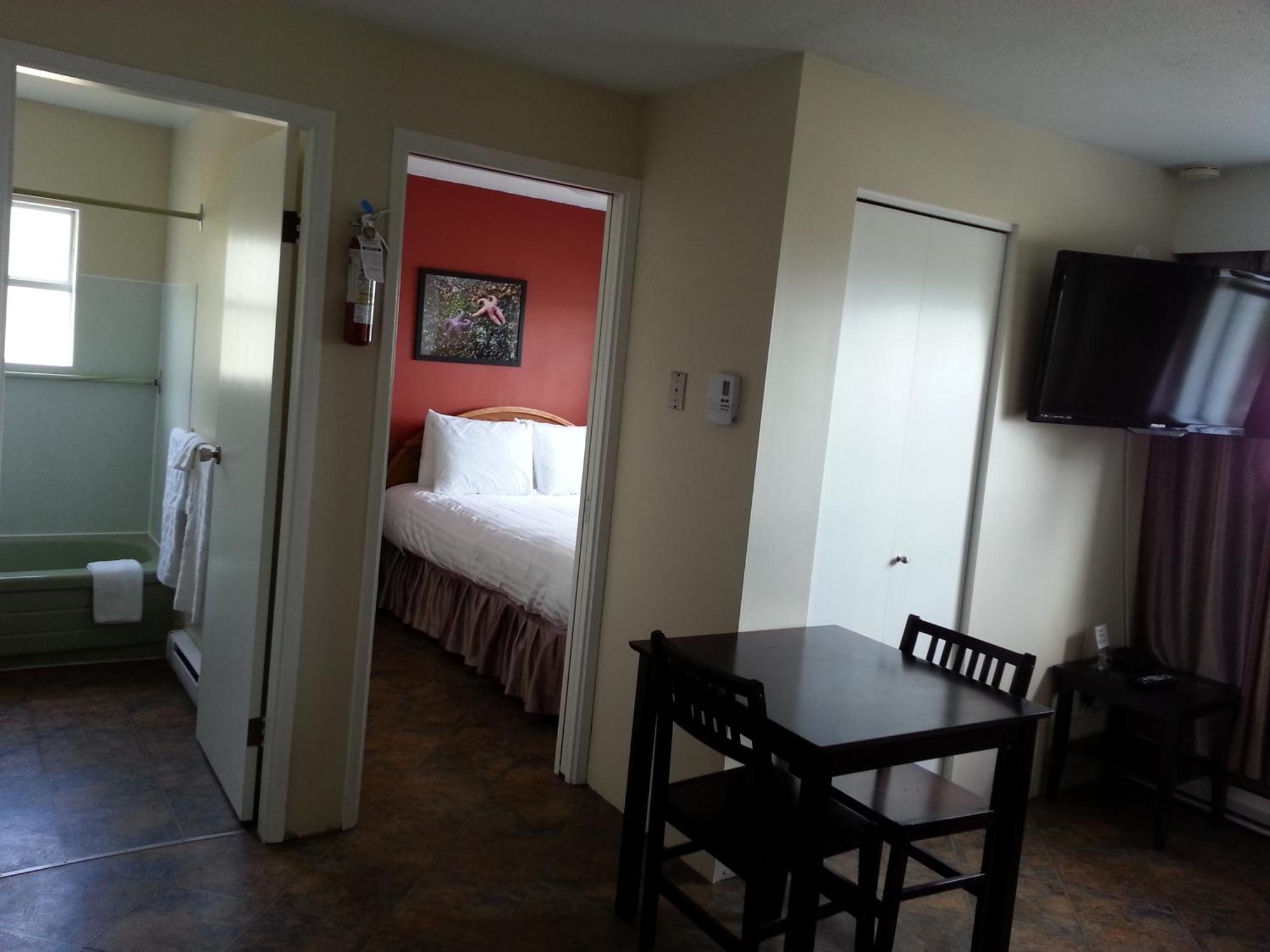 Edgewater Motel